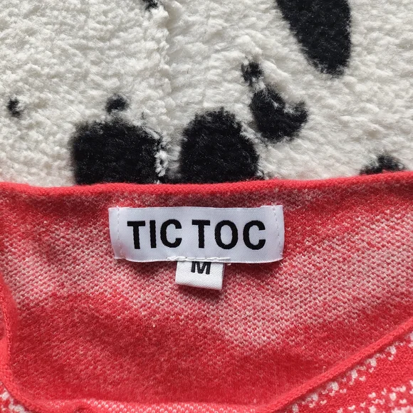 Heart Patterned Red Tank Top - Picture 3 of 3